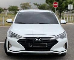 A venda HYUNDAI AVANTE LIMPO SEMI NOVO