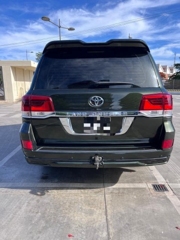 Venda Vende-se esta Viatura de Marca TOYOTA modelo LAND CRUISER GXR