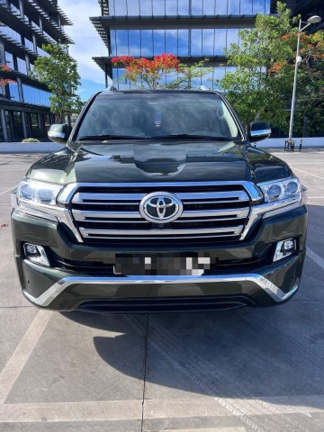 Venda Vende-se esta Viatura de Marca TOYOTA modelo LAND CRUISER GXR