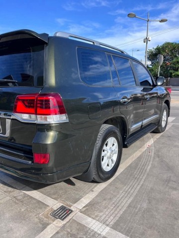 Venda Vende-se esta Viatura de Marca TOYOTA modelo LAND CRUISER GXR