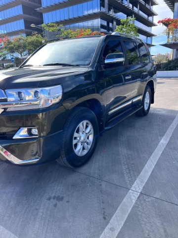 Venda Vende-se esta Viatura de Marca TOYOTA modelo LAND CRUISER GXR