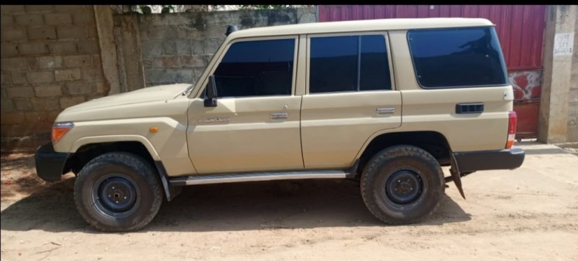 Venda TOYOTA LAND CRUISER