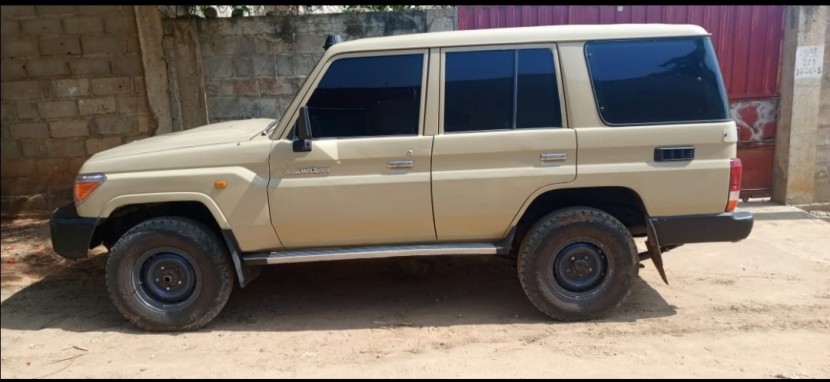 Venda TOYOTA LAND CRUISER