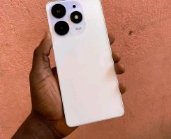 A venda Tecno Spark 10 Pró, 256GB