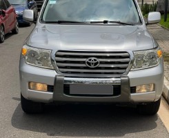 A venda TOYOTA LAND CRUISER VX V8 ORIGINAL DA TOYOTA DA ANGOLA