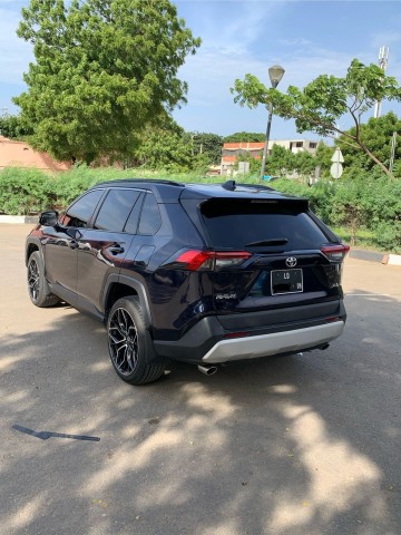 Venda TOYOTA RAV4 FULL XLE SUNROOF