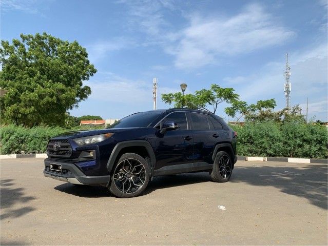 Venda TOYOTA RAV4 FULL XLE SUNROOF