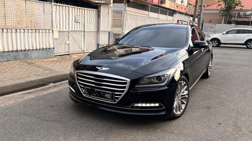 Venda HYUNDAI GENESIS LIMPO