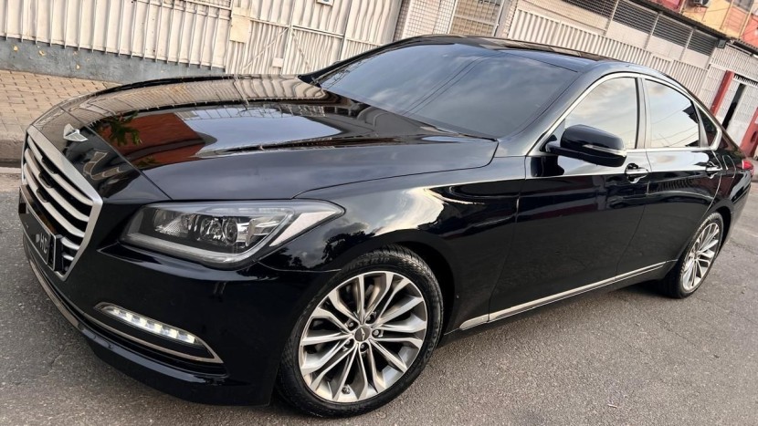 Venda HYUNDAI GENESIS LIMPO