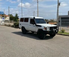 A venda Toyota Land Cruiser HZ