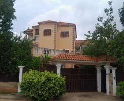 A venda Vende-se uma Residência V5 no Camama