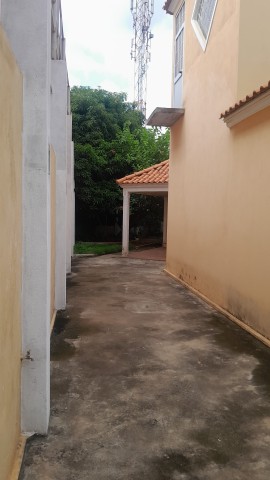 Venda Vende-se uma Residência V5 no Camama