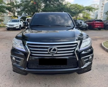 A venda LEXUS LX570S