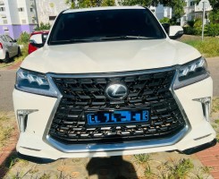 A venda LEXUS LX570