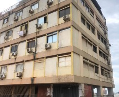 A venda Apartamento T2, no Alvalade, Maianga.