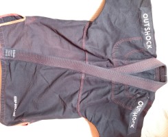 A venda KIMONO BJJ COMPLETO OUTSHOCK