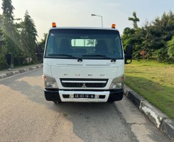 A venda Mitsubishi Canter Fuso