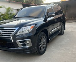 A venda LEXUS LX570