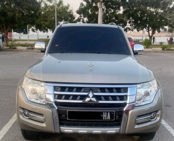 A venda MITSUBISHI PAJERO