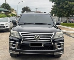 A venda LEXUS LX570S
