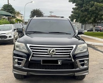 A venda LEXUS LX570S