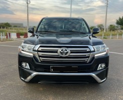 A venda TOYOTA LAND CRUISER VXR SUV 5.7 V8