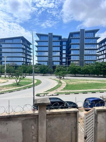 Venda Vivenda V3 inacabada em Talatona