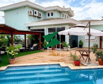 Comprar Vivenda T5+2 em condomínio Mar do Sul