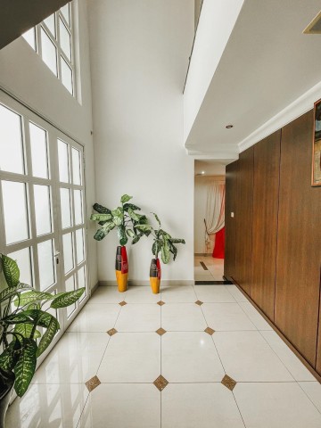 Venda Vivenda T5+2 em condomínio Mar do Sul