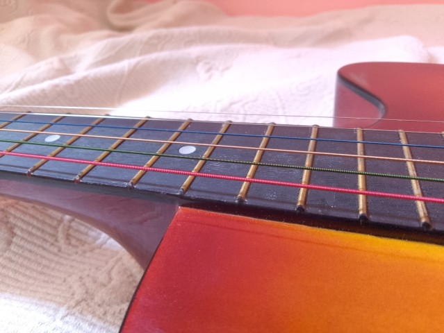 Venda GUITARRA ACÚSTICA + PASTA + CORDAS EXTRAS