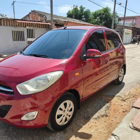 Venda HYUNDAI i10 (1.1)