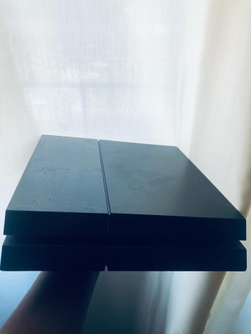 Venda PS4 Fat 500Gb + Comando + Jogos online - Pronta para jogar!
