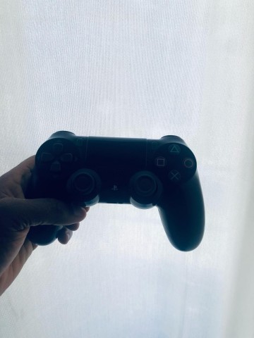 Venda PS4 Fat 500Gb + Comando + Jogos online - Pronta para jogar!