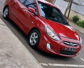 A venda HYUNDAI ACCENT