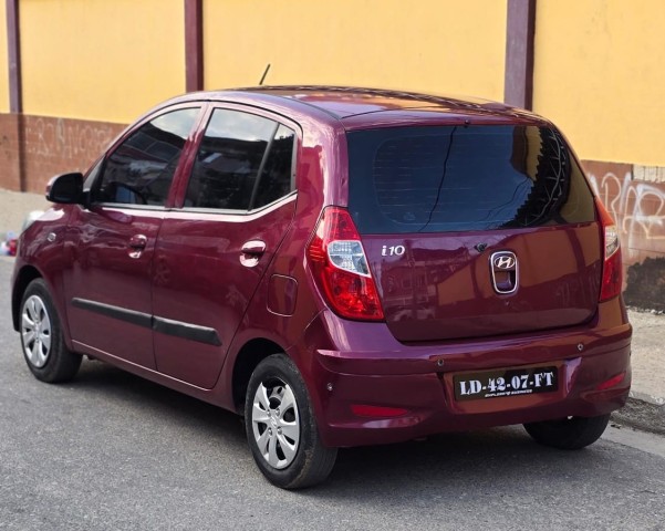 Venda HYUNDAI i10 (1.1)
