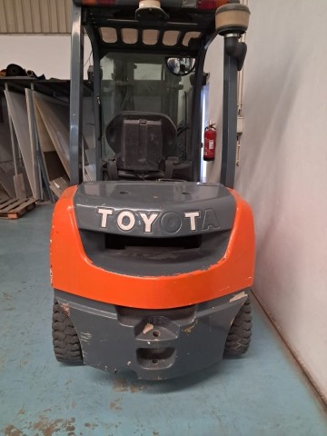 Venda EMPILHADOR TOYOTA GASOLEO