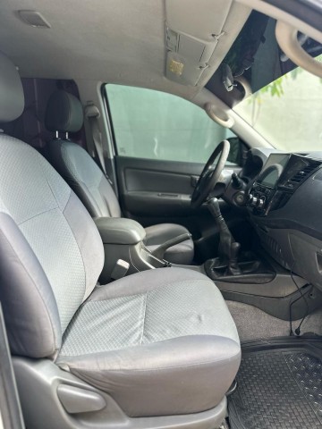 Venda TOYOTA HILUX LIMPA