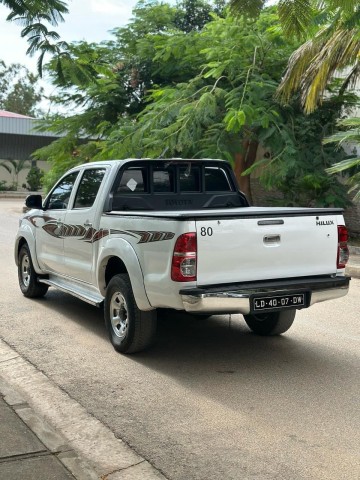 Venda TOYOTA HILUX LIMPA