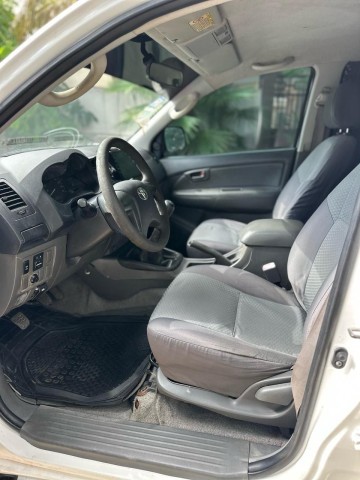 Venda TOYOTA HILUX LIMPA