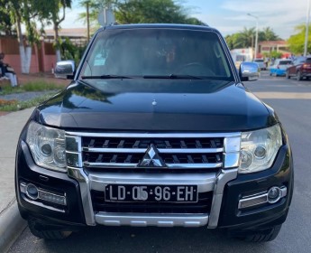 A venda MITSUBISHI PAJERO