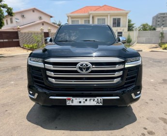 A venda TOYOTA LAND CRUISER VXR TWIN TURBO FULL OPTION 2023