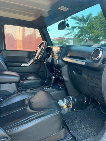 Venda JEEP WRANGLER SAHARA