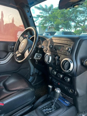 Venda JEEP WRANGLER SAHARA