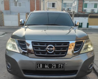 A venda NISSAN PATROL (PLATINUM)