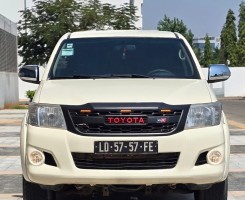 A venda TOYOTA HILUX 2KD LIMPO