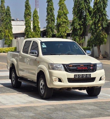 Venda TOYOTA HILUX 2KD LIMPO