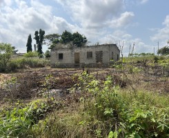 A venda Terreno com obra inacabada
