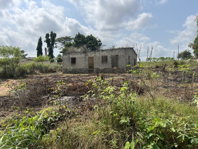 Venda Terreno com obra inacabada