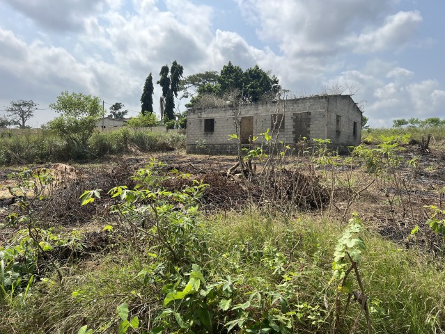 Venda Terreno com obra inacabada