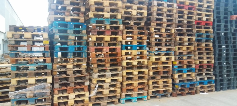 Venda PALETE DE MADEIRA E PLÁSTICO